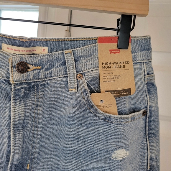 NWT‎ Levi's Casual High-Waisted Mom Distressed Jean Lightwash, Size 31×29 - Picture 8 of 11
